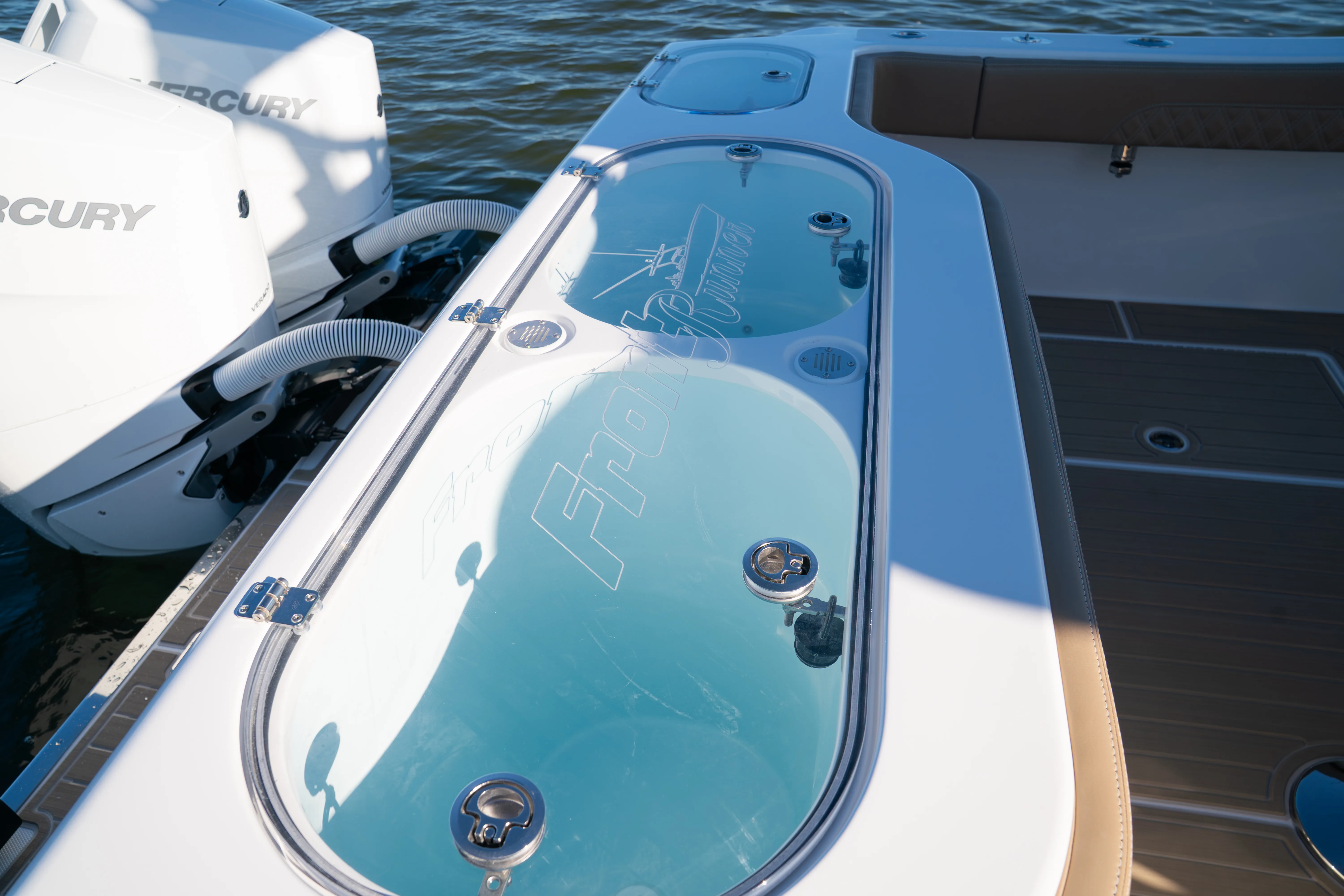 Front Runner 37 Cat bow